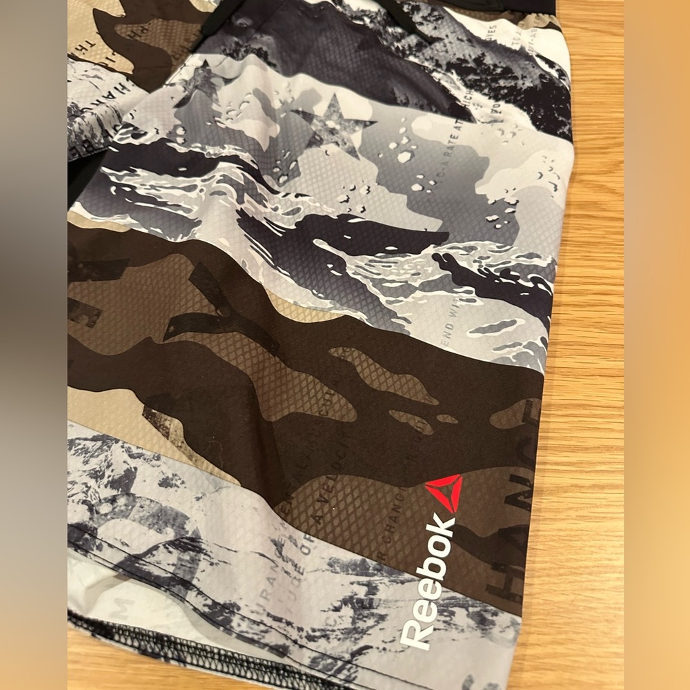 Reebok Black and Gray Board Shorts Athletic Swimwear - Picture 2 of 4